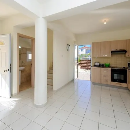 Villa Your Beautiful Holiday Minutes From The Beach, 1460