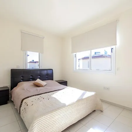 Villa Your Beautiful Holiday Minutes From The Beach, 1460