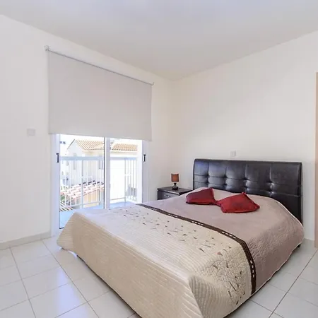 Your Beautiful Holiday Minutes From The Beach, 1460 Villa